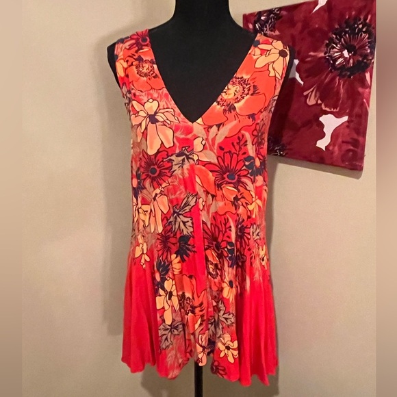 Free People Backyard Pimento Floral Printed Sleeveless Boho Tunic, size Small - Picture 2 of 6